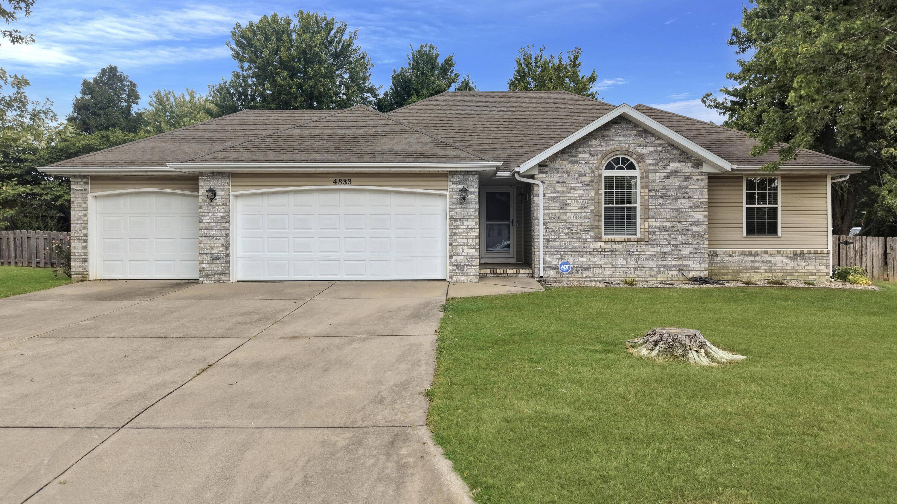 4833 N Kensington DR, Ozark, MO 65721