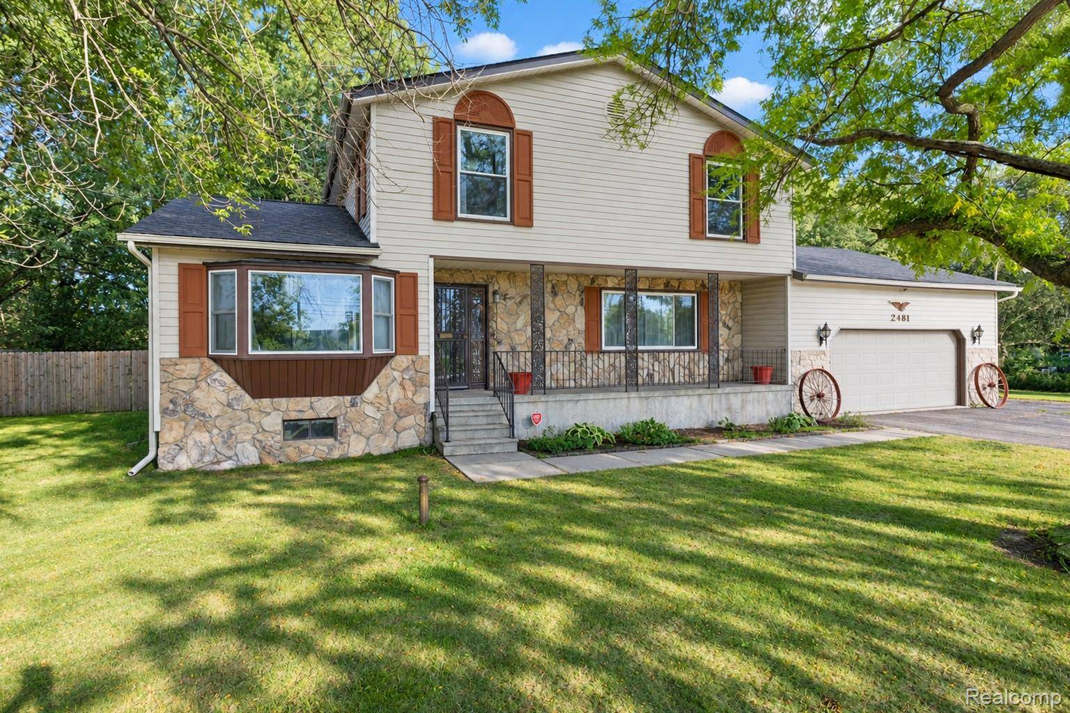 2481 S Genesee RD, Burton, MI 48519