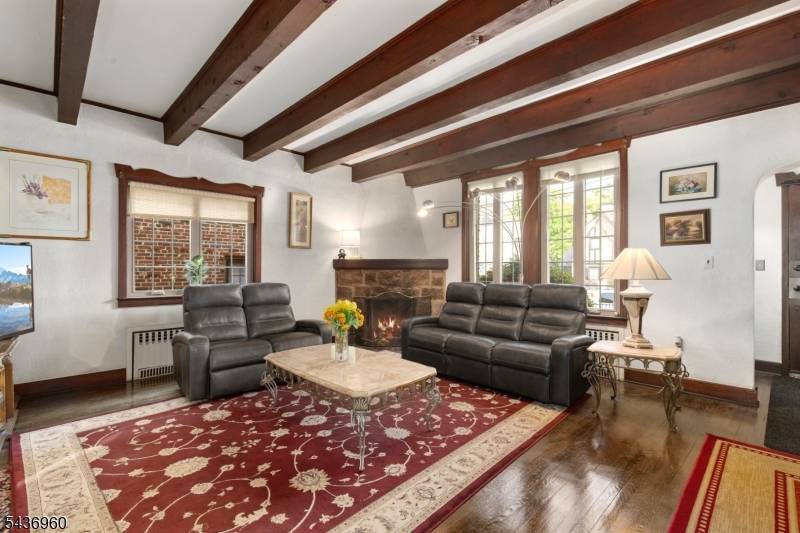16 Summit Rd, Clifton City, NJ 07012