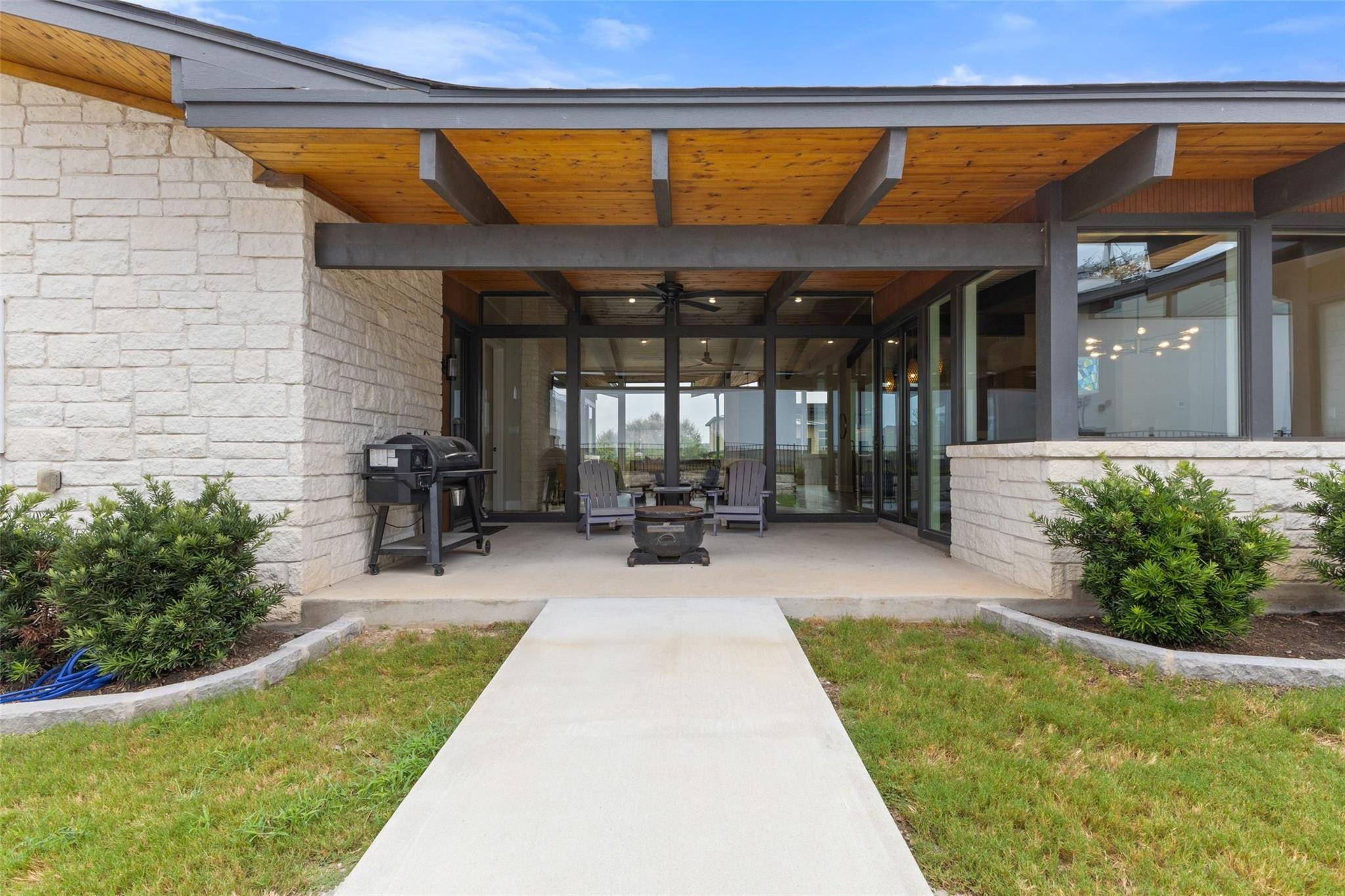 206 Waters View CT, Dripping Springs, TX 78620