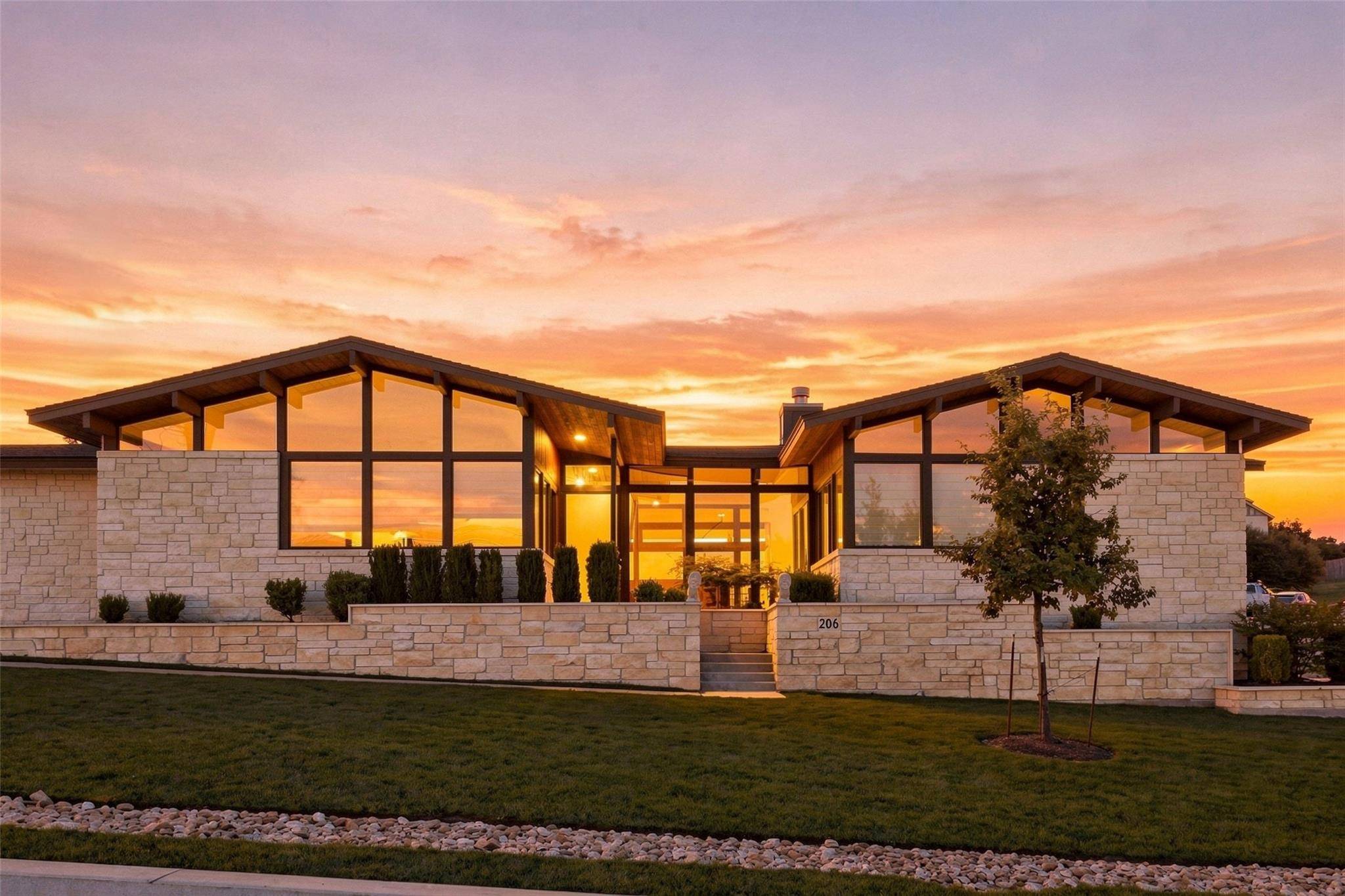 206 Waters View CT, Dripping Springs, TX 78620