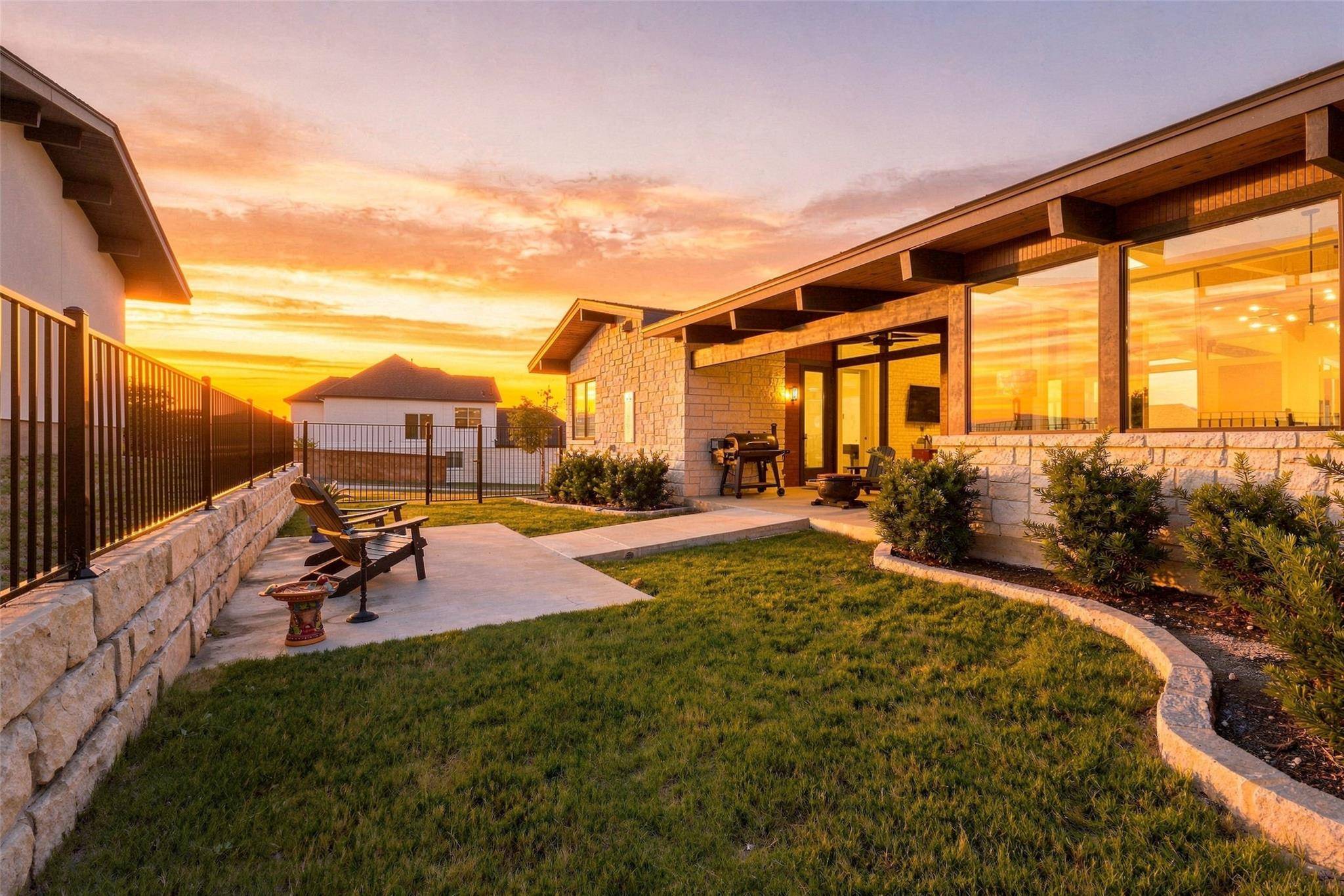 206 Waters View CT, Dripping Springs, TX 78620