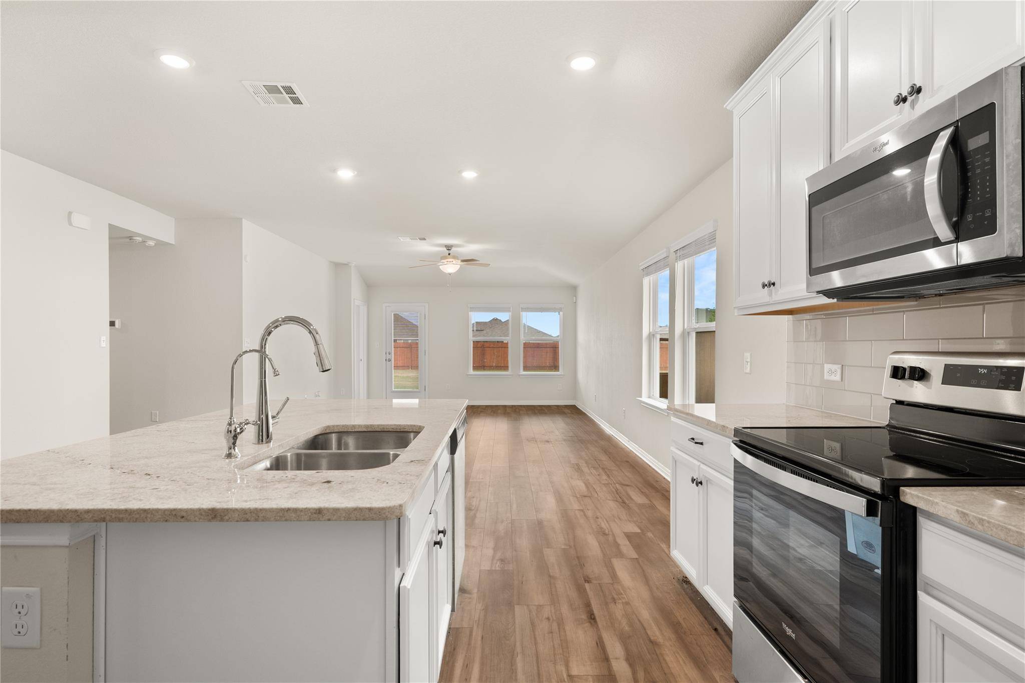105 Saviano RD, Hutto, TX 78634