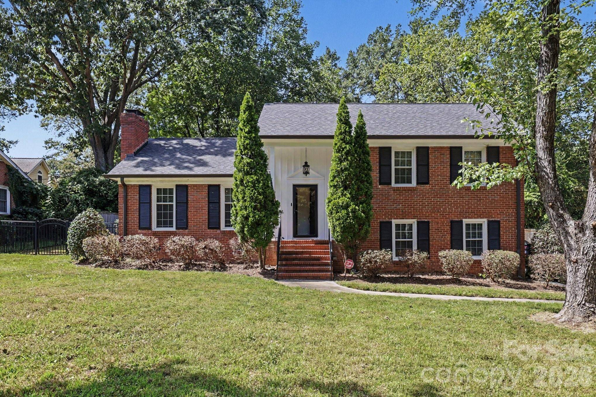 3846 Barclay Downs DR, Charlotte, NC 28209