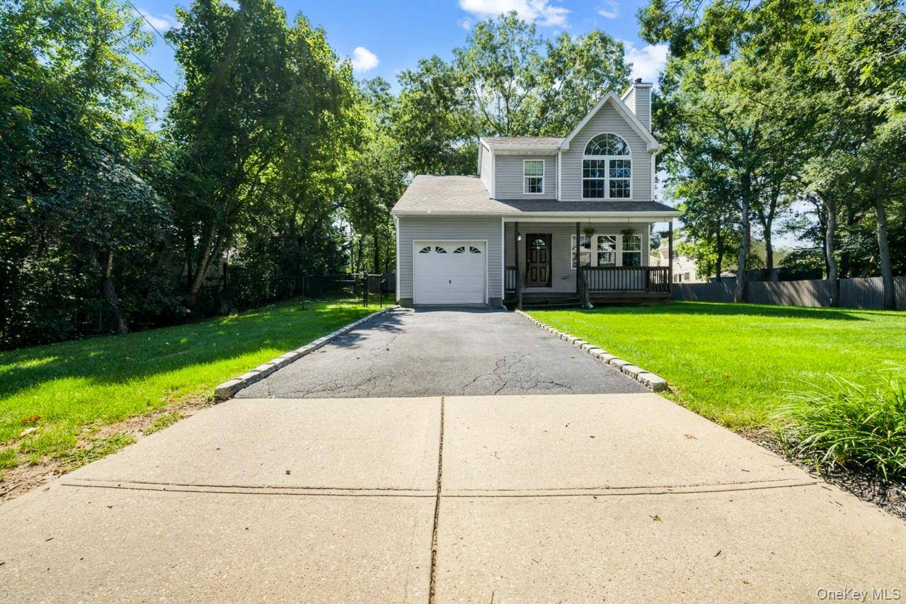 10 Iowa ST, Coram, NY 11727