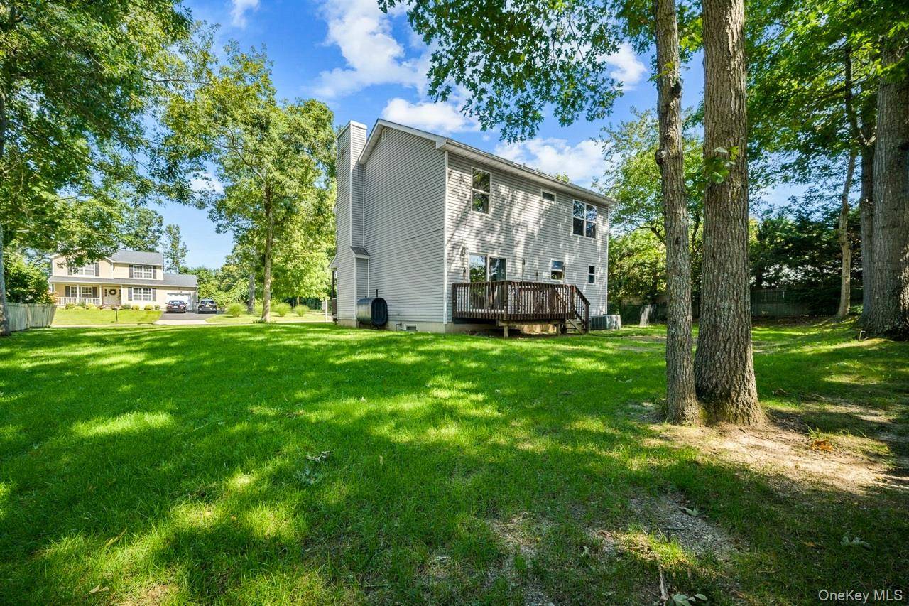 10 Iowa ST, Coram, NY 11727