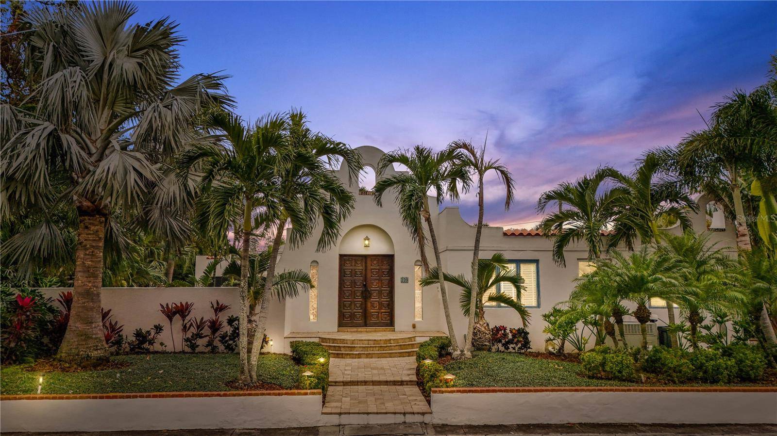 220 14TH AVE N, St Petersburg, FL 33701