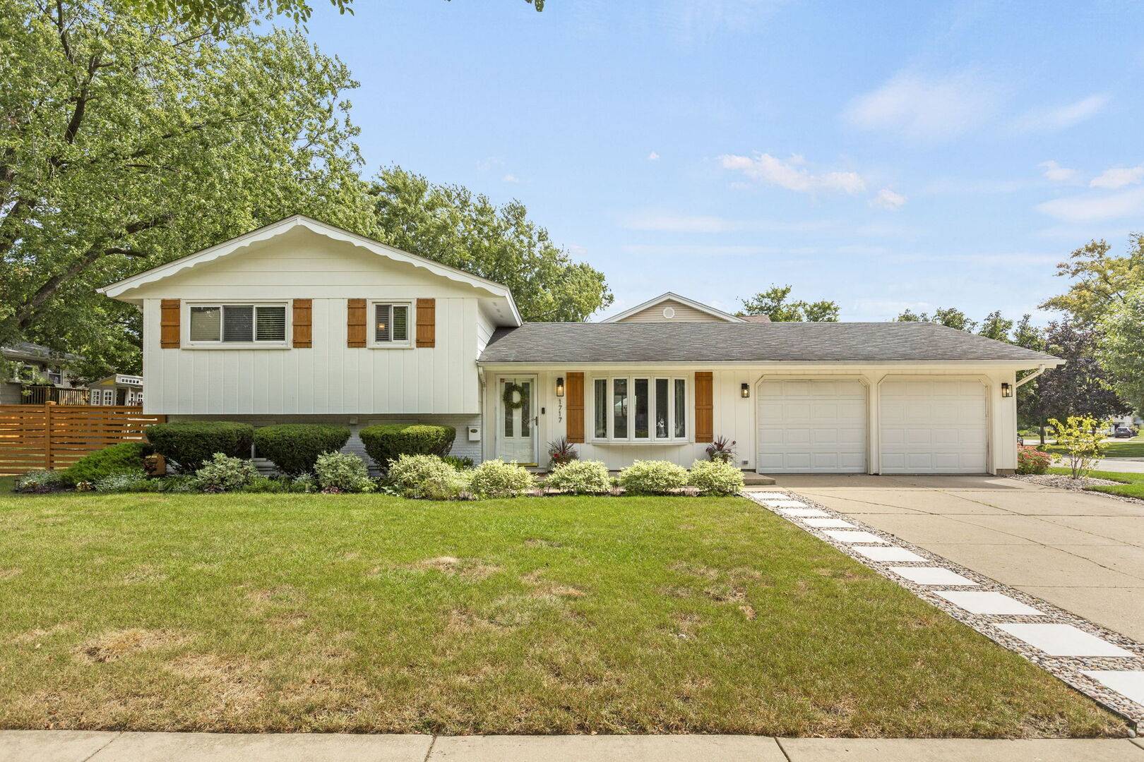 1717 Vassar CT, Schaumburg, IL 60193