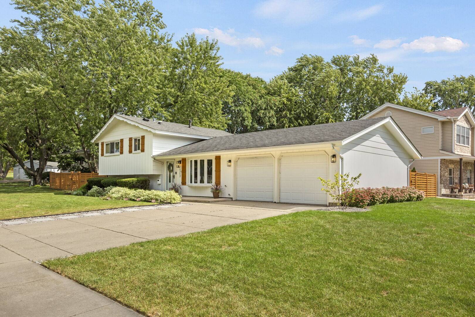 1717 Vassar CT, Schaumburg, IL 60193