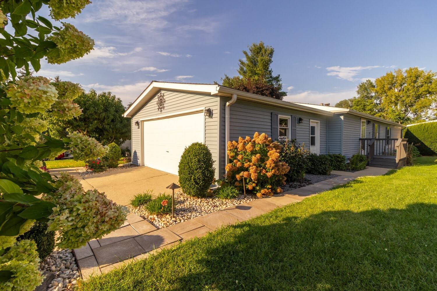 610 Eastwood LN, Belvidere, IL 61008