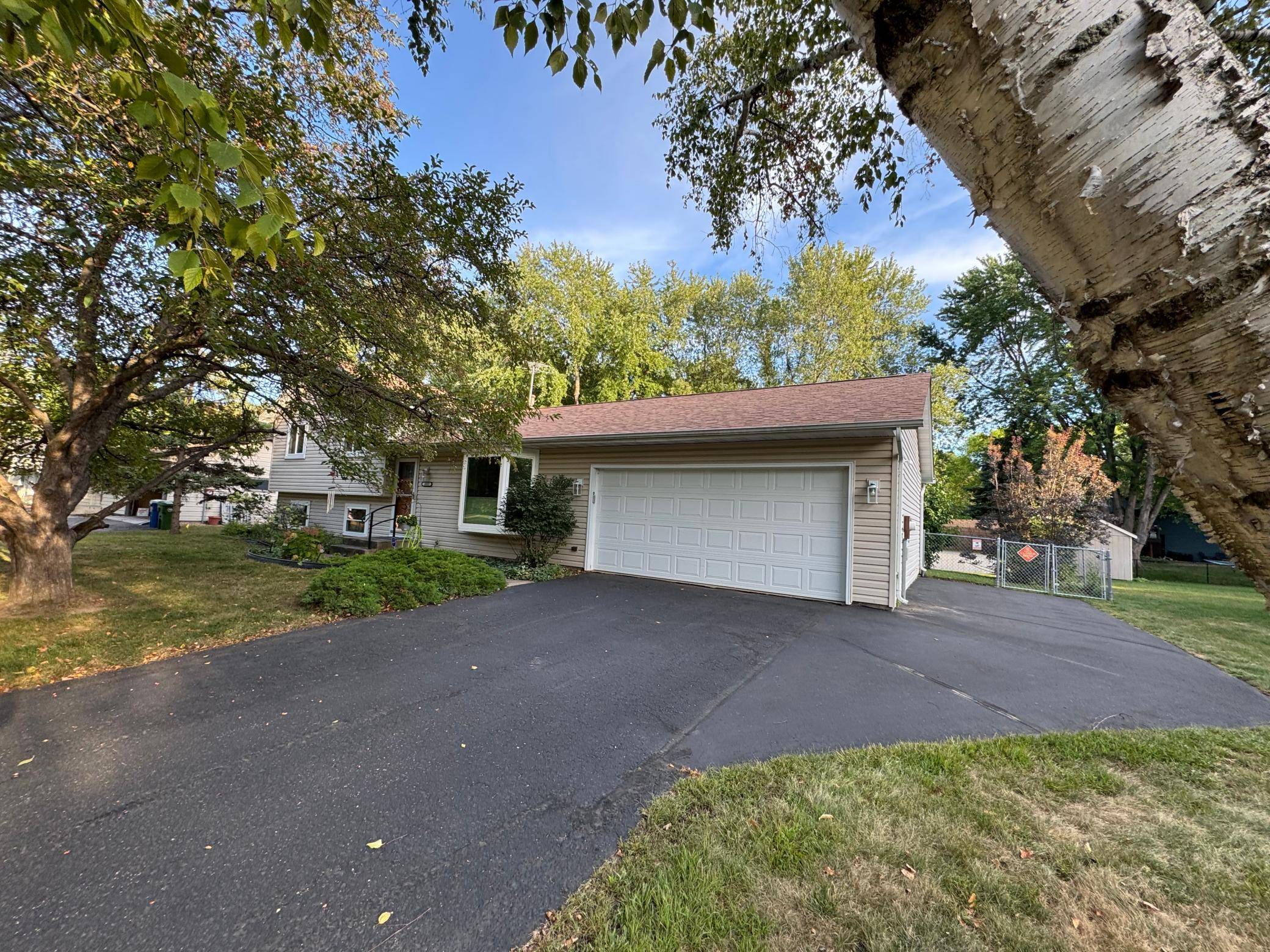 10557 104th PL N, Maple Grove, MN 55369