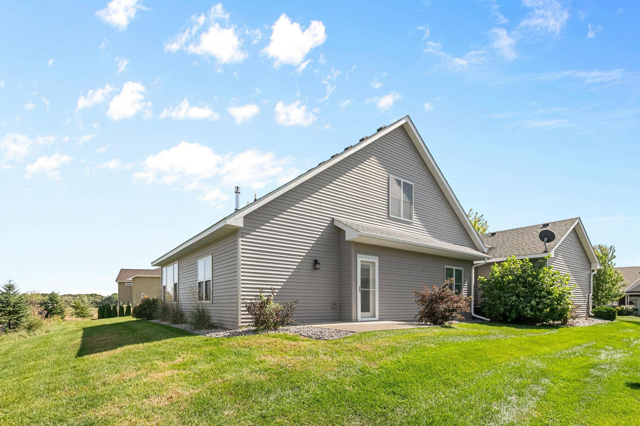 25423 Heims Lake CIR, Wyoming, MN 55092