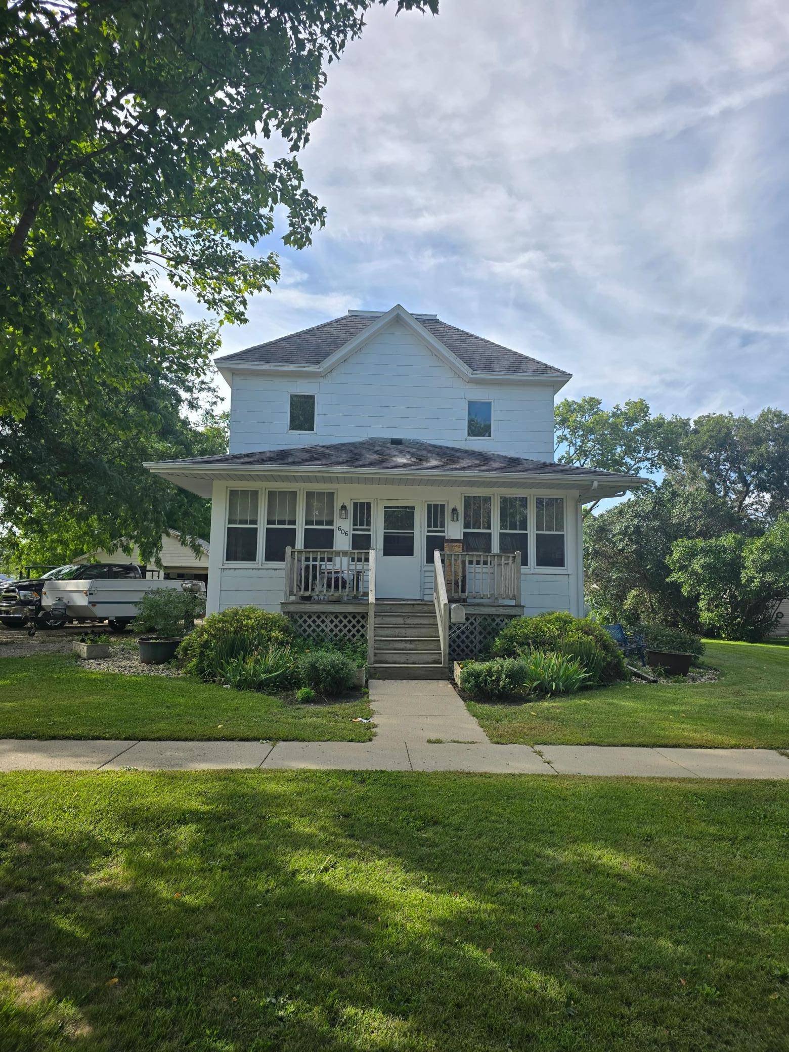 606 3rd ST SW, Pipestone, MN 56164