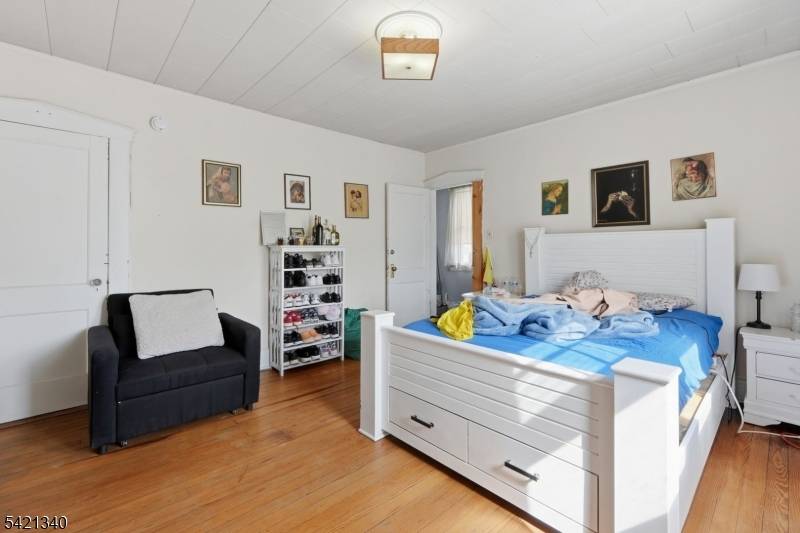 53 Sunnyside Ter, East Orange City, NJ 07018