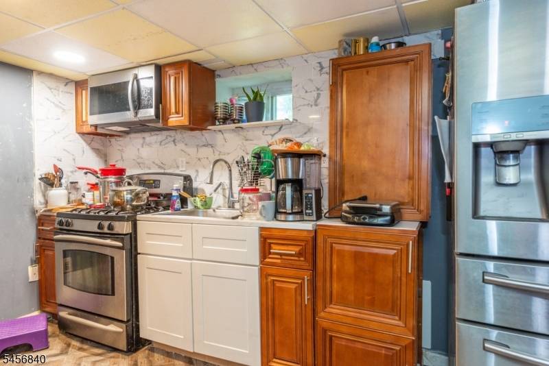 73 Buschmann Ave, Haledon Boro, NJ 07508