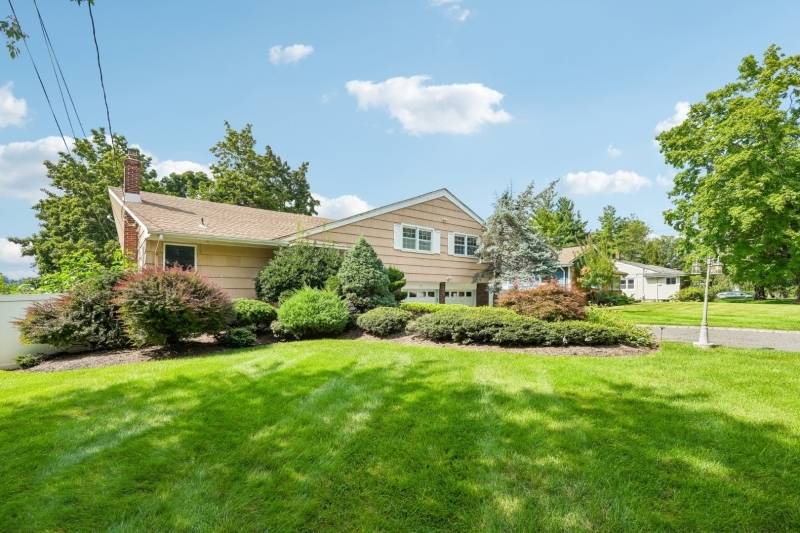 3 Wedgewood Dr, West Orange Twp., NJ 07052