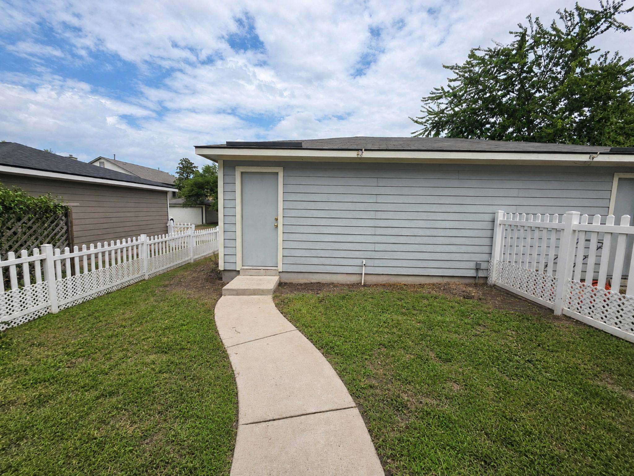 5679 Fergus RD #B, Kyle, TX 78640