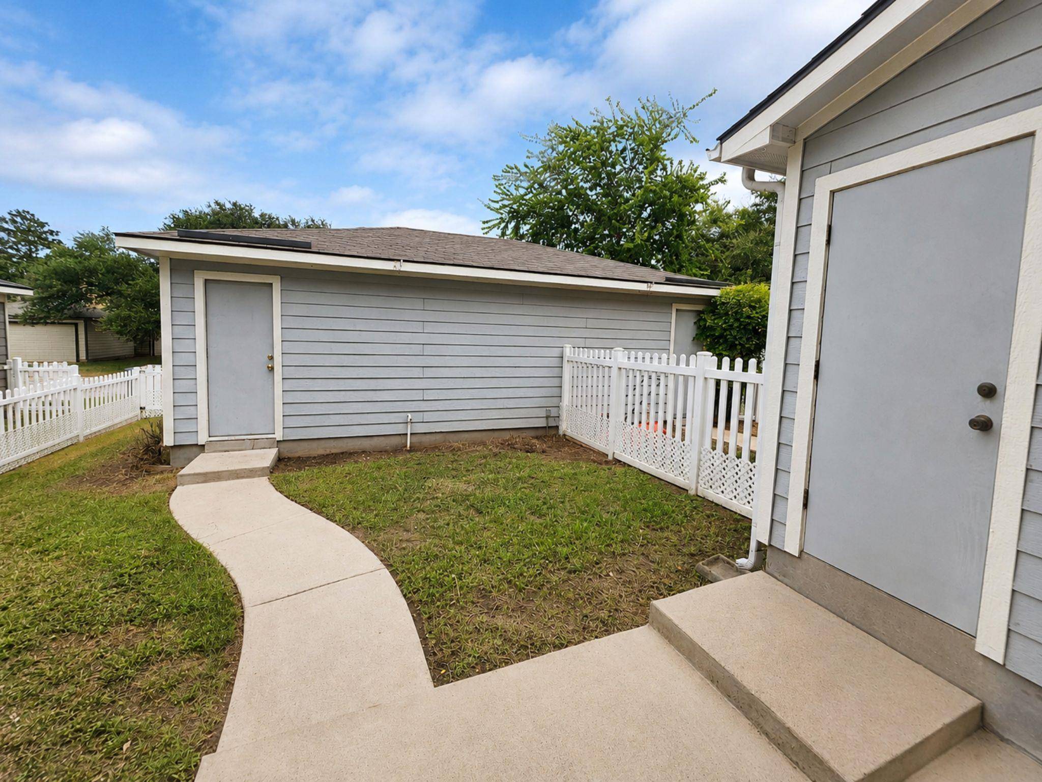 5679 Fergus RD #B, Kyle, TX 78640