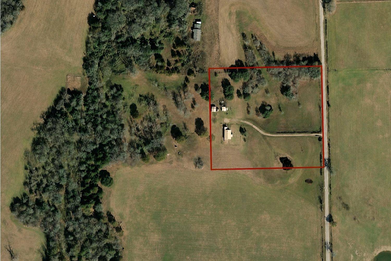 143 Krchnak RD, La Grange, TX 78945