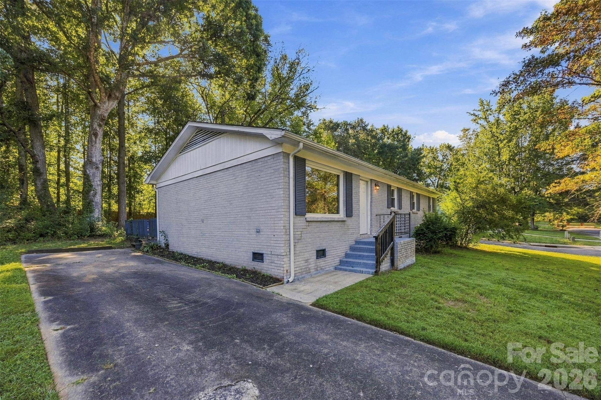 428 E Mclelland AVE, Mooresville, NC 28115
