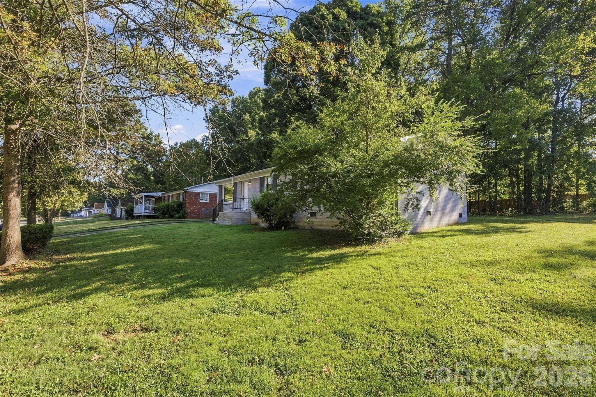 428 E Mclelland AVE, Mooresville, NC 28115