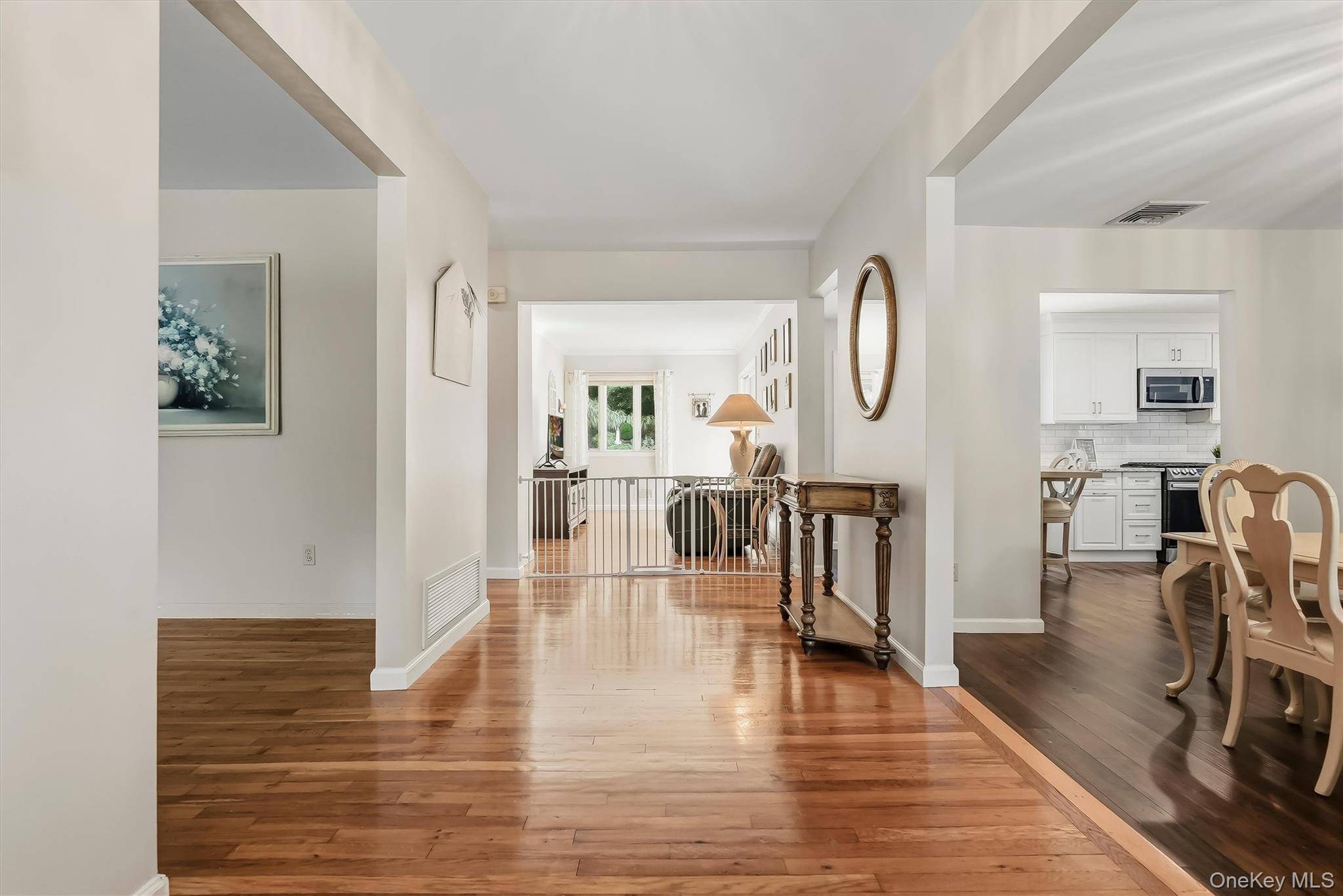 72 Eastview DR, Valhalla, NY 10595