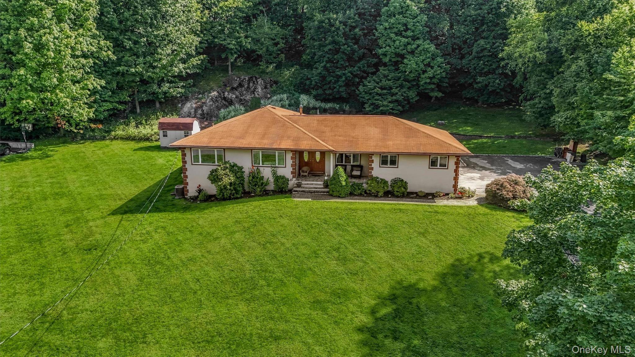 72 Eastview DR, Valhalla, NY 10595