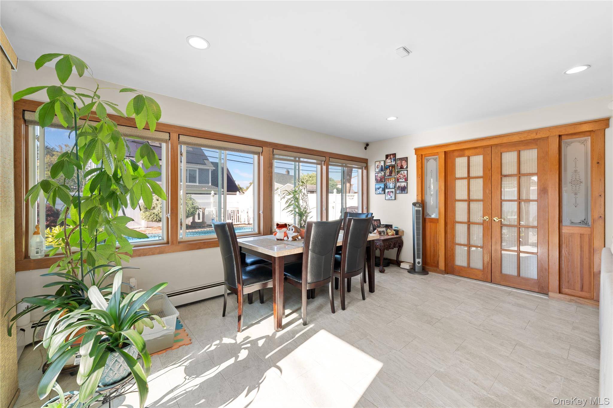 27 Eden LN, Levittown, NY 11756