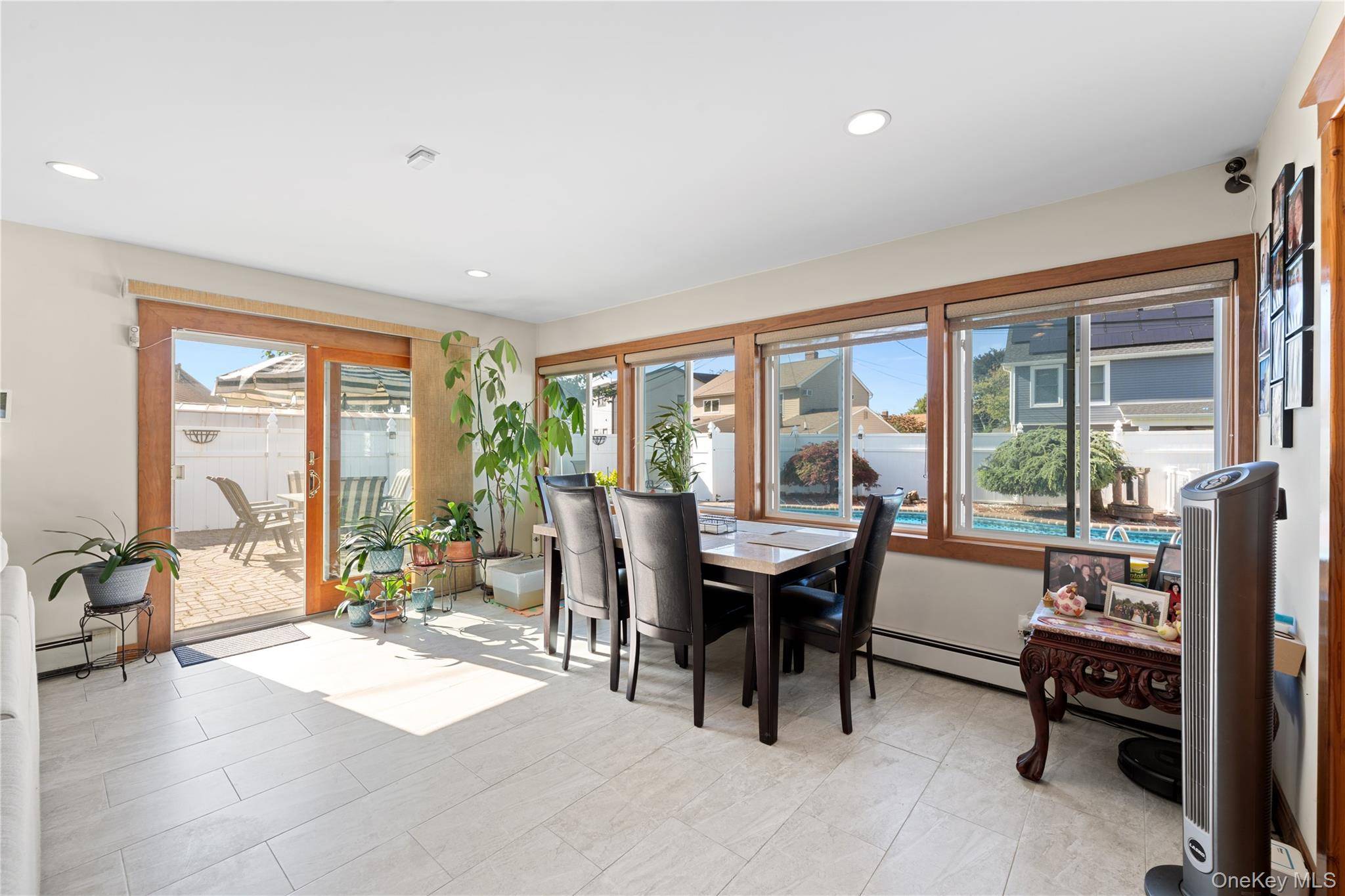 27 Eden LN, Levittown, NY 11756