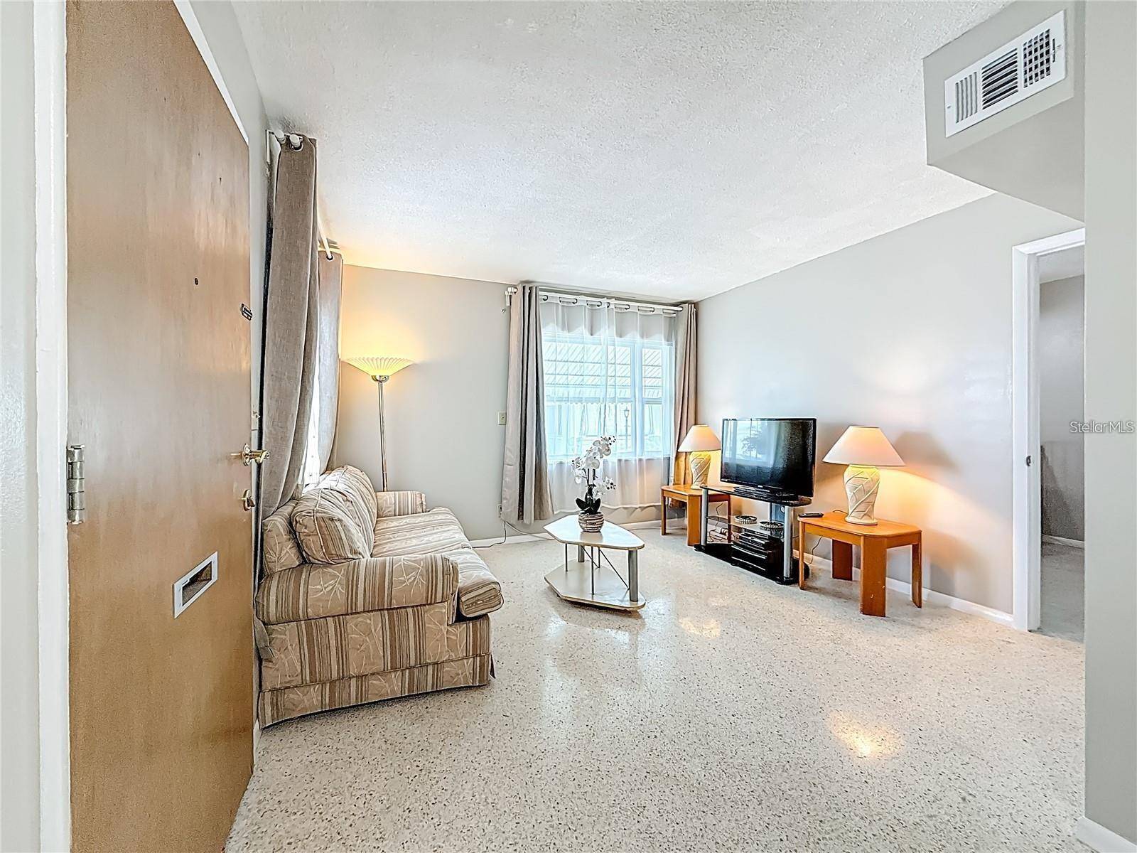 250 ROSERY RD NW #283, Largo, FL 33770