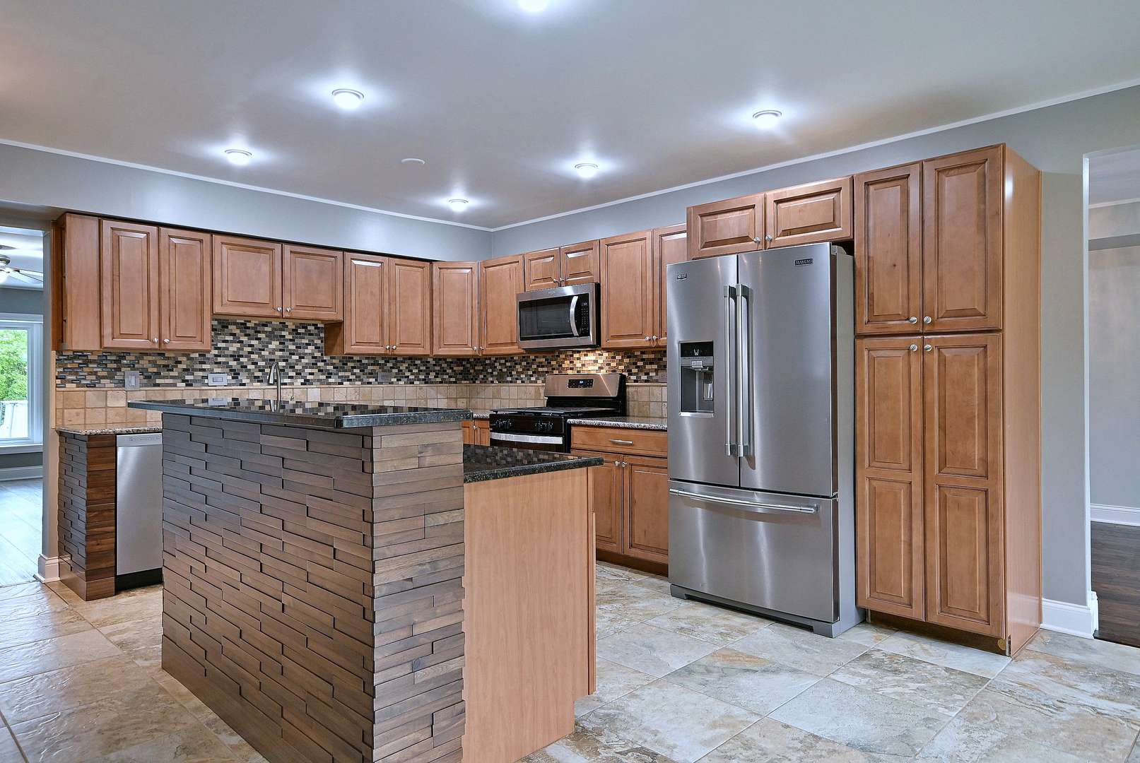 8164 N Carrolton CT, Hanover Park, IL 60133