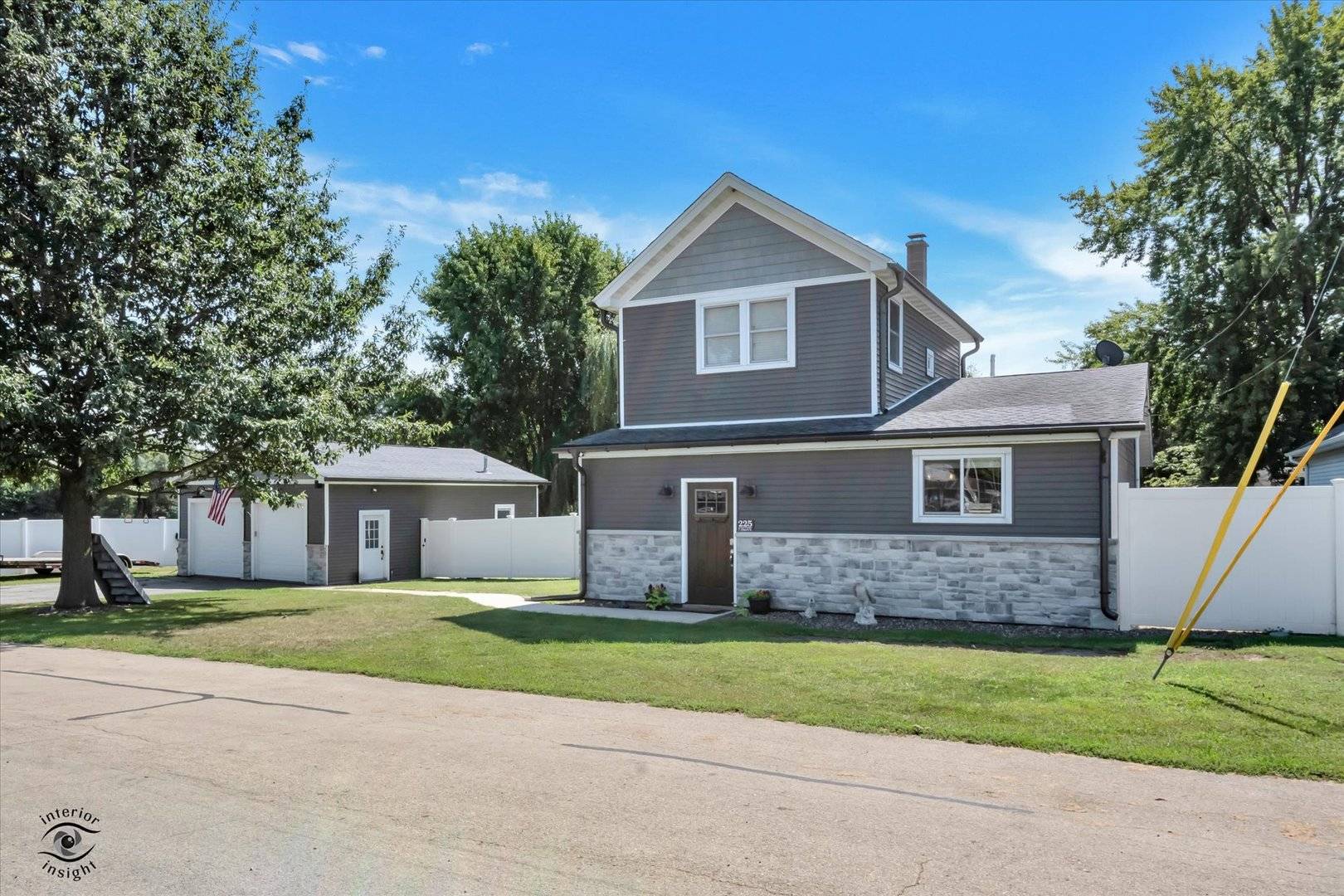 225 E Church ST, Sheridan, IL 60551