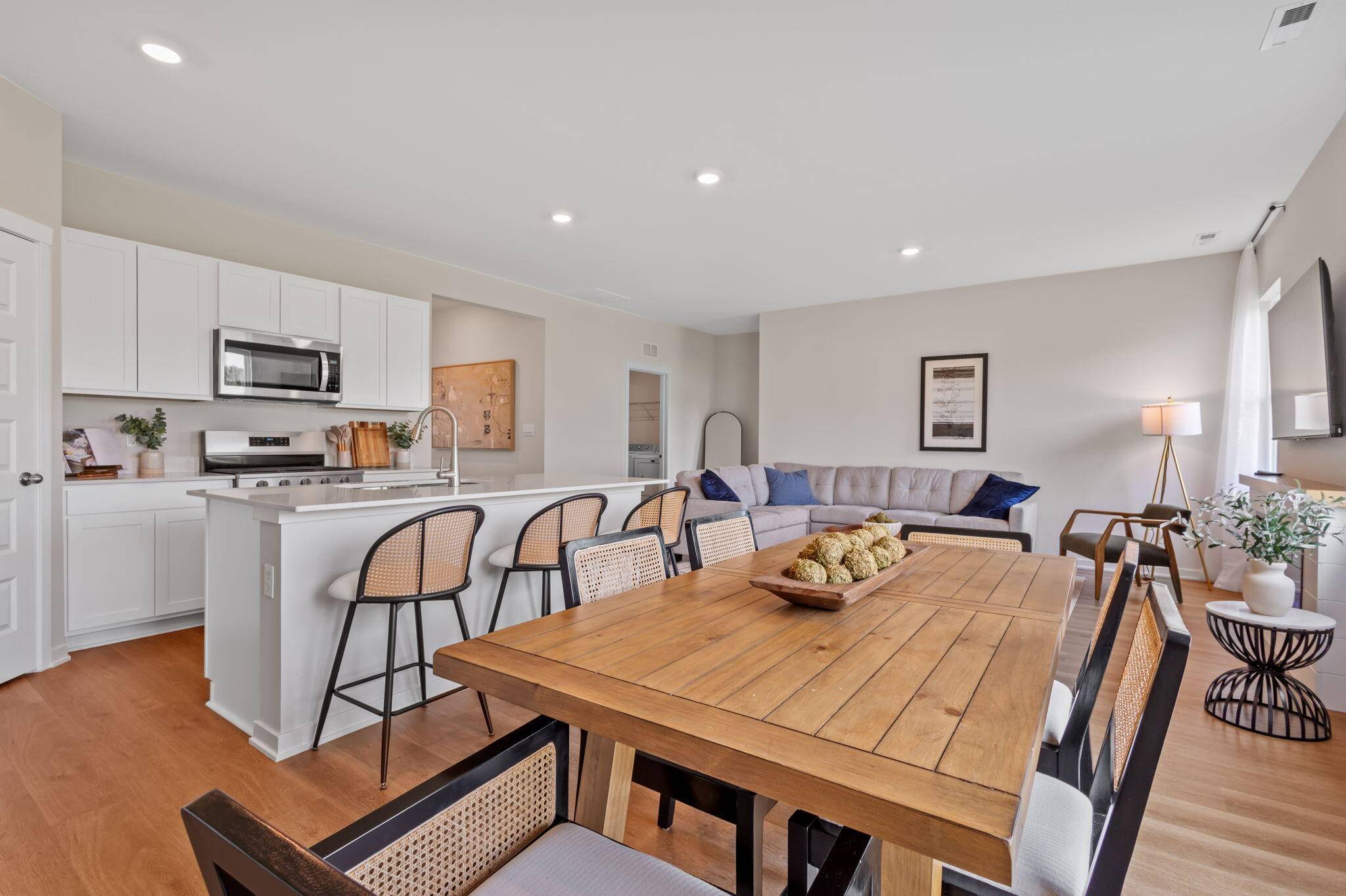 6 Maximillian Drive, Hobart, IN 46342