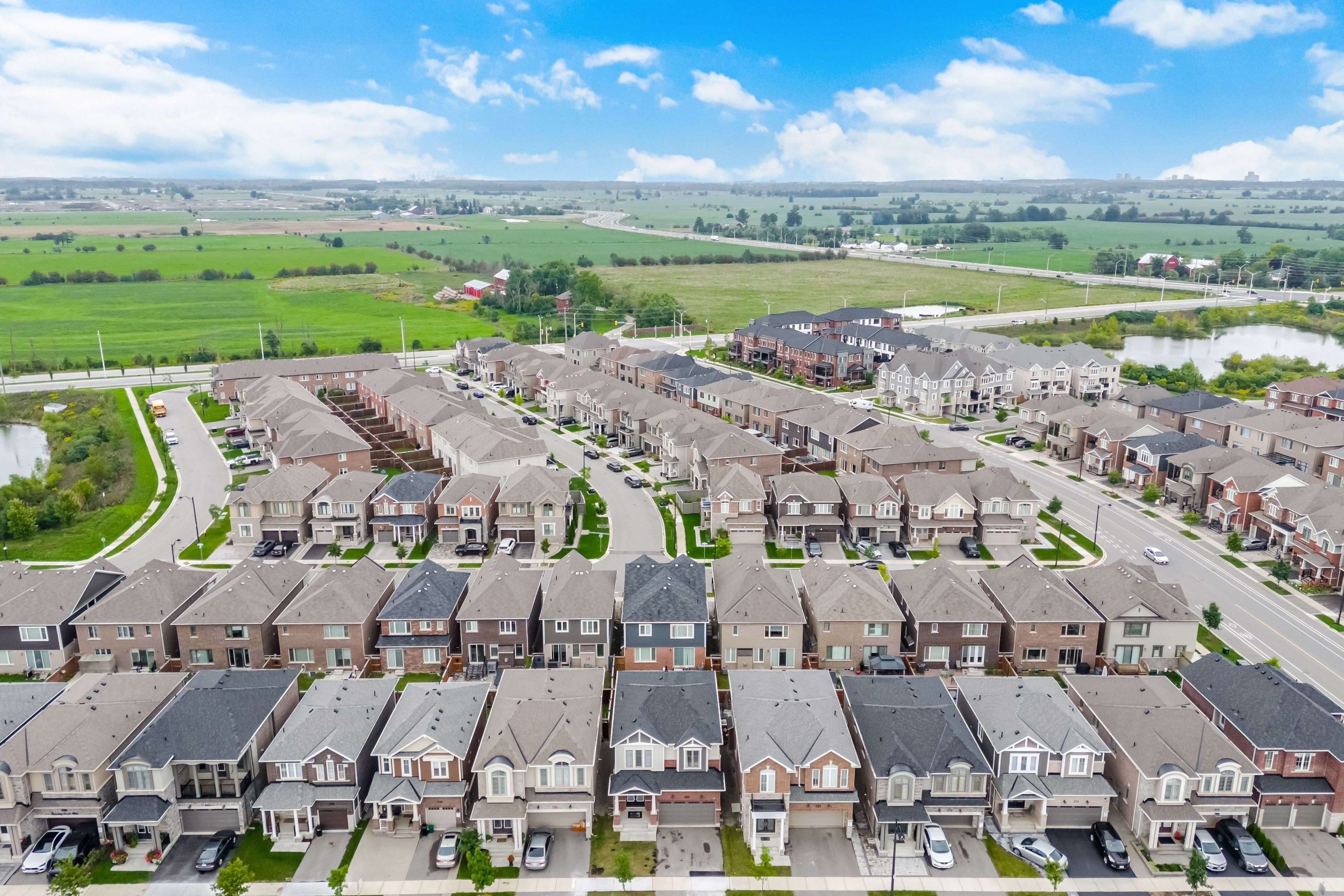 526 Kennedy CIR W, Milton, ON L9E 1P9