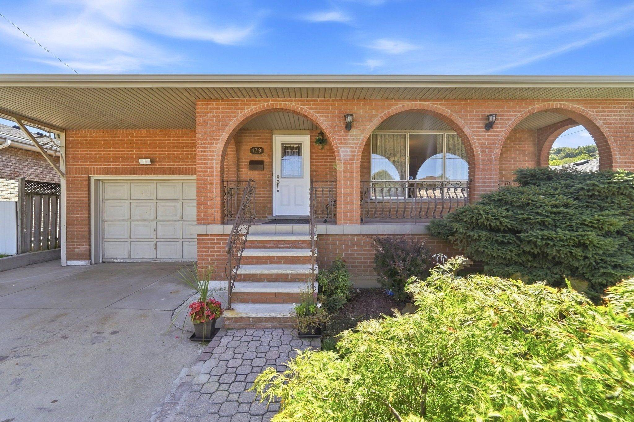 139 Glen Valley DR, Hamilton, ON L8K 6A1
