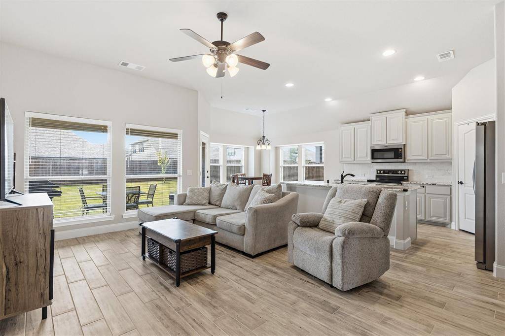 211 Nickolas Drive, Princeton, TX 75407