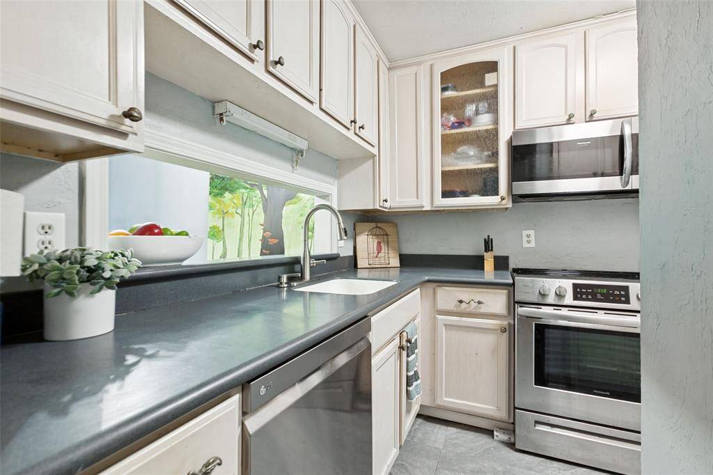 966 S Weatherred Drive, Richardson, TX 75080