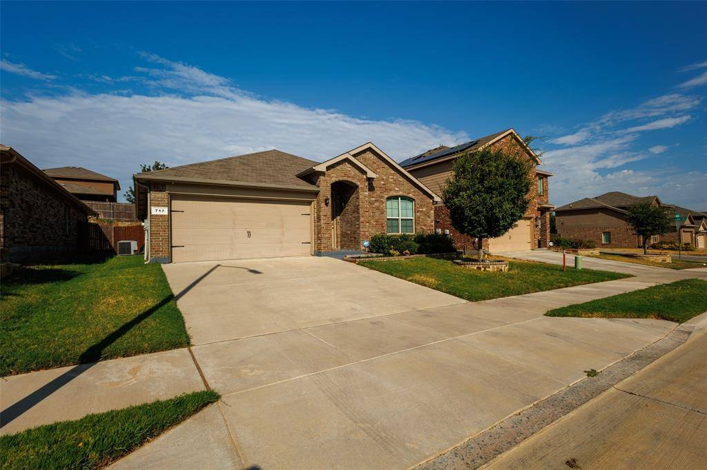 712 Gin Lake Trail, Fort Worth, TX 76120