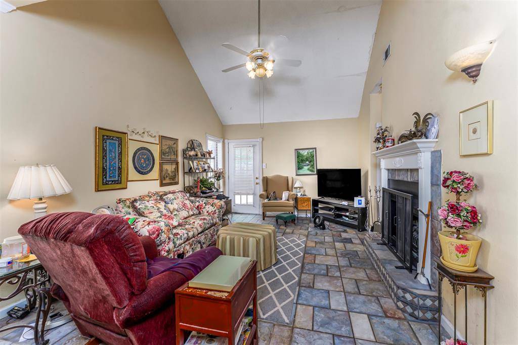 2702 Stratford Court, Euless, TX 76039