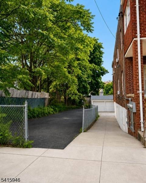 854 229Th Street, New York, NJ 10466