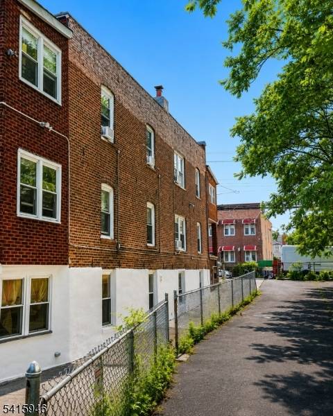 854 229Th Street, New York, NJ 10466