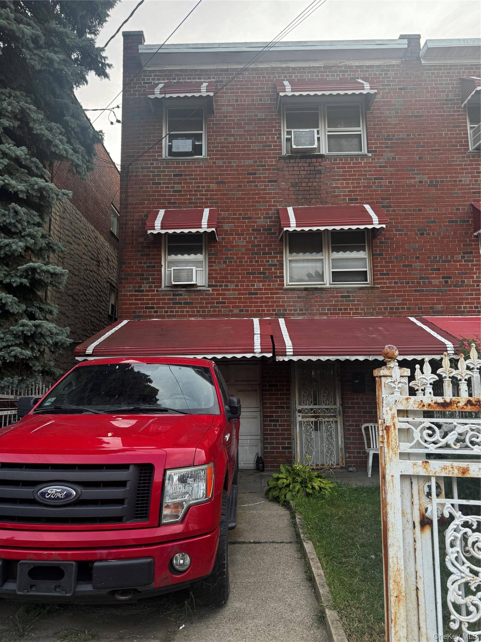 3227 Lurting AVE, Bronx, NY 10469