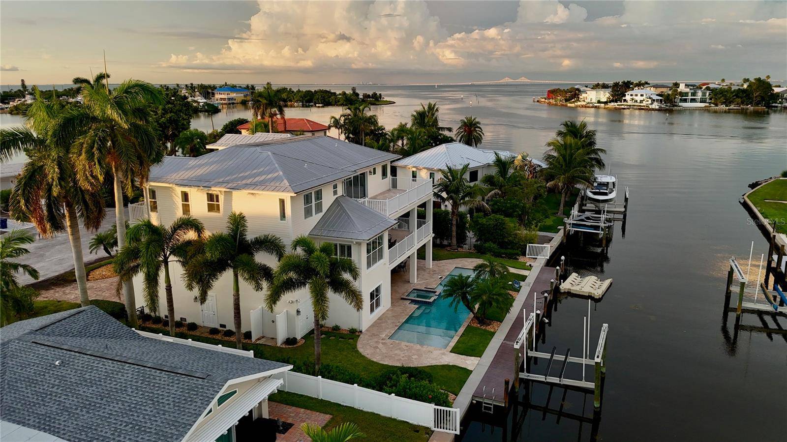 529 77TH ST, Holmes Beach, FL 34217