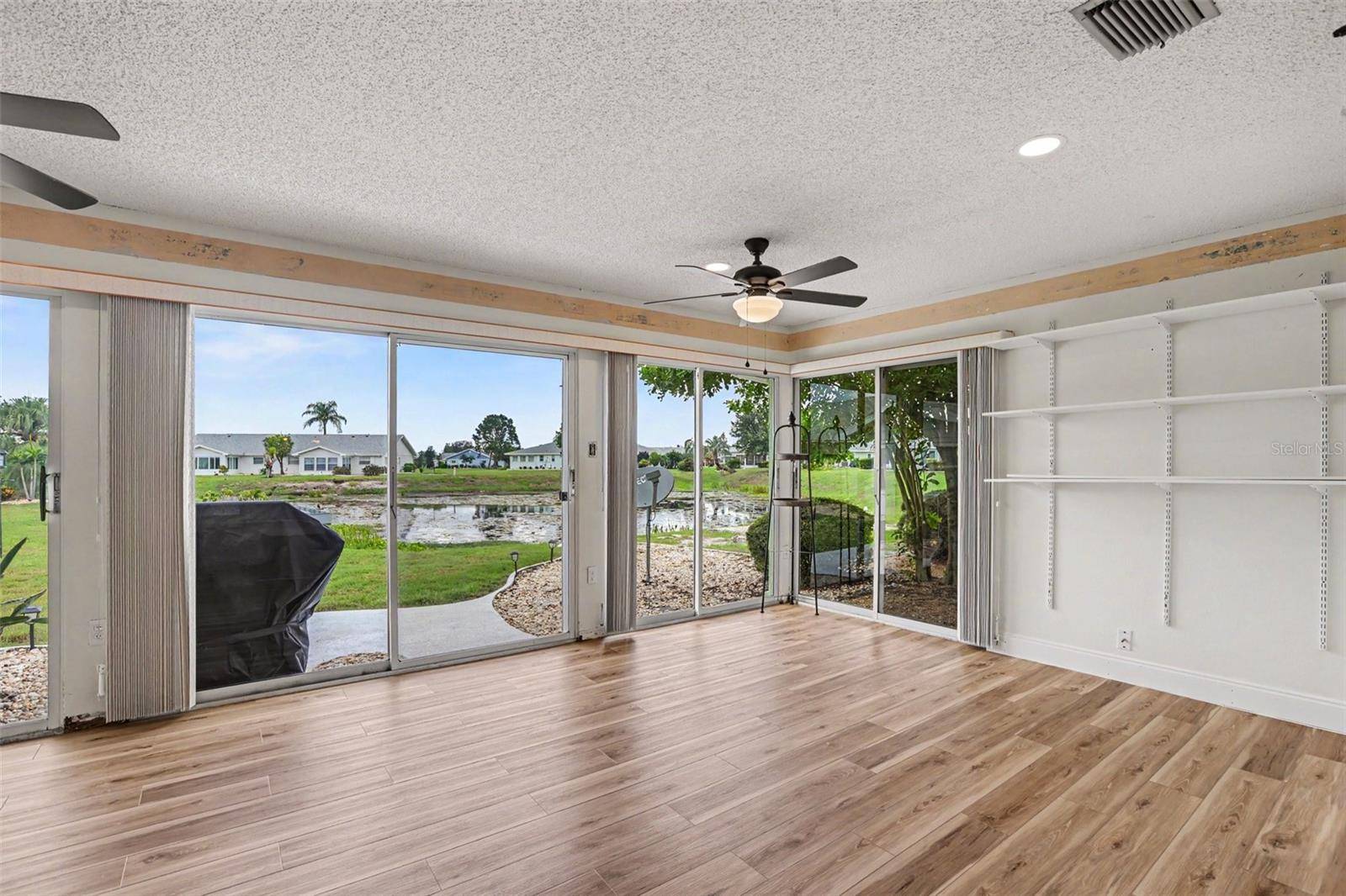 385 CLUB MANOR DR, Sun City Center, FL 33573