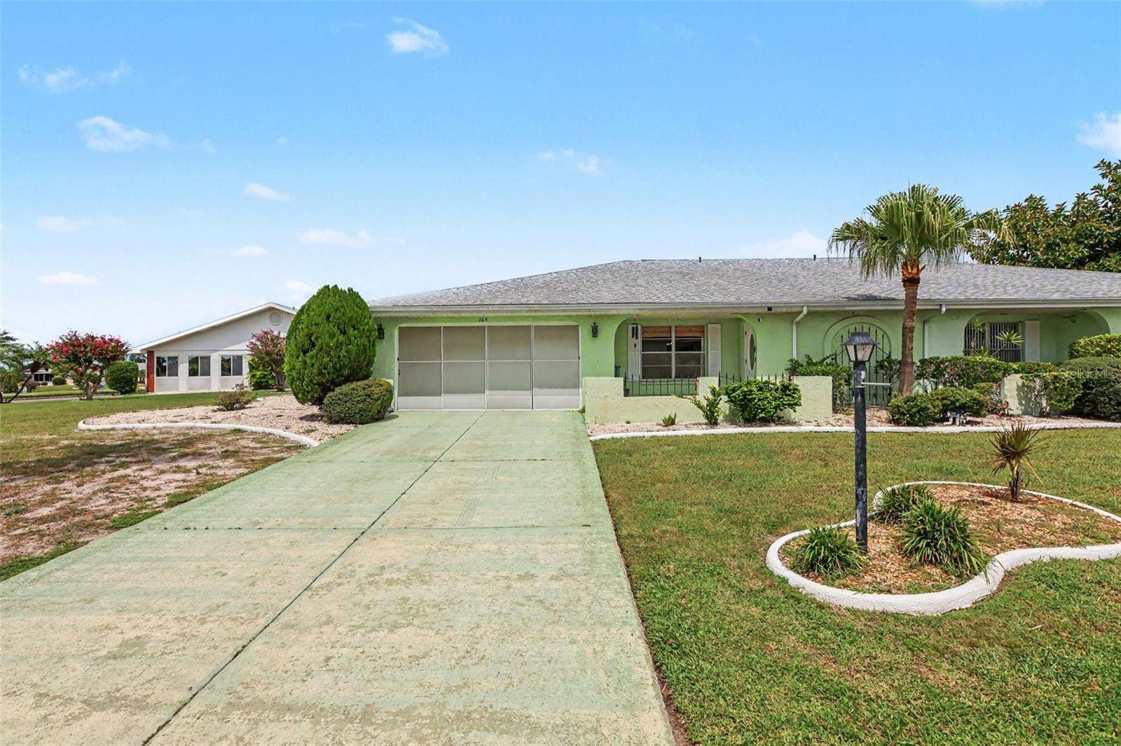 385 CLUB MANOR DR, Sun City Center, FL 33573