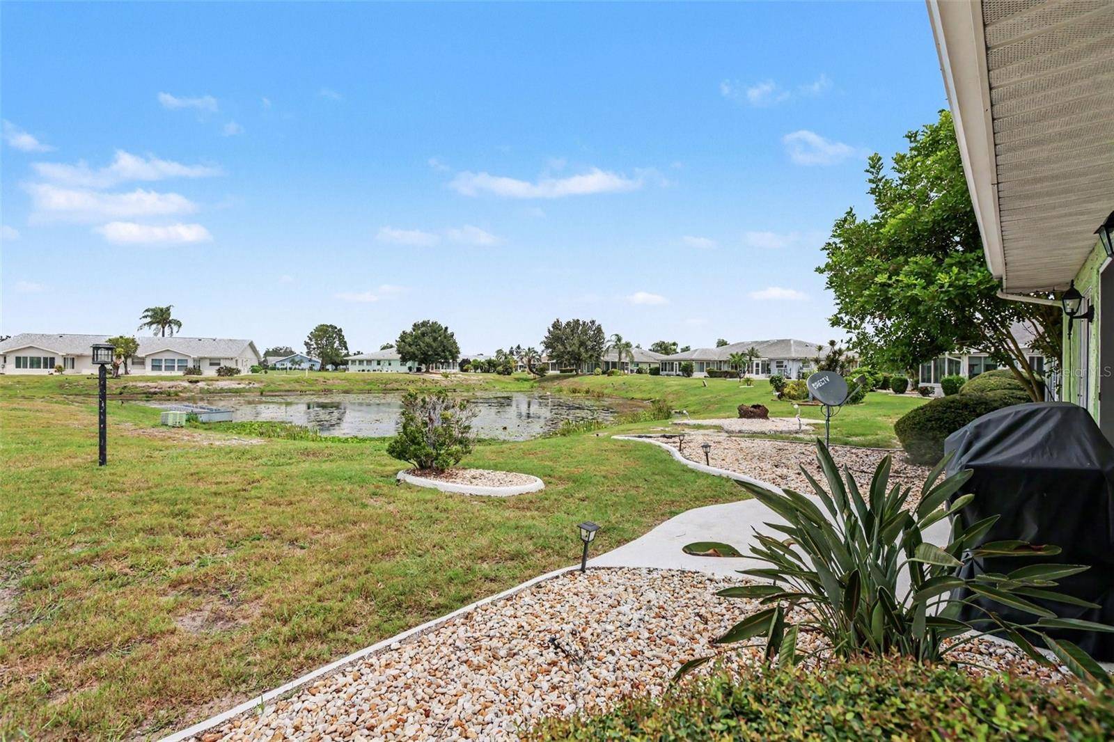 385 CLUB MANOR DR, Sun City Center, FL 33573