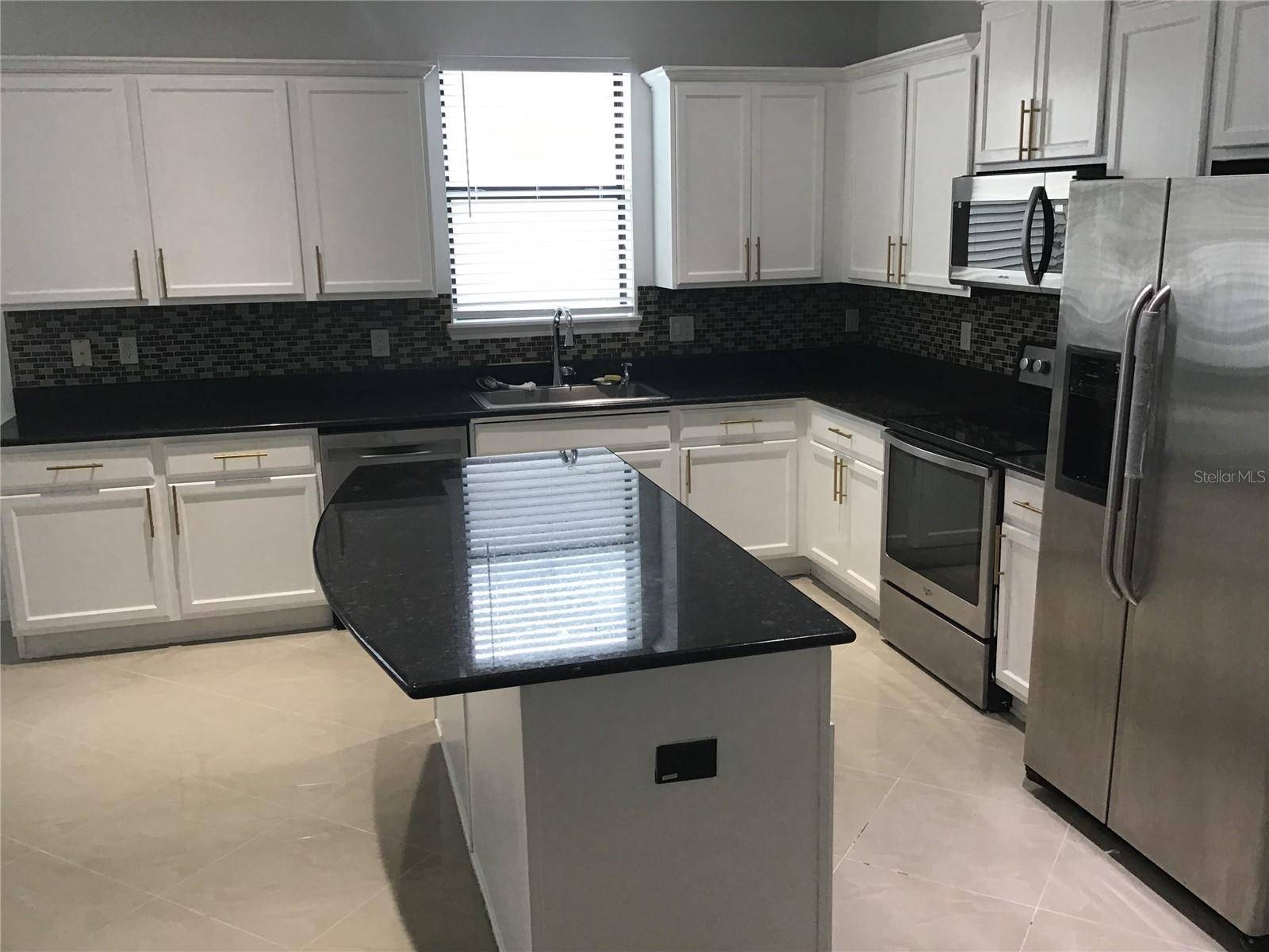 2211 LANDSIDE DR, Valrico, FL 33594