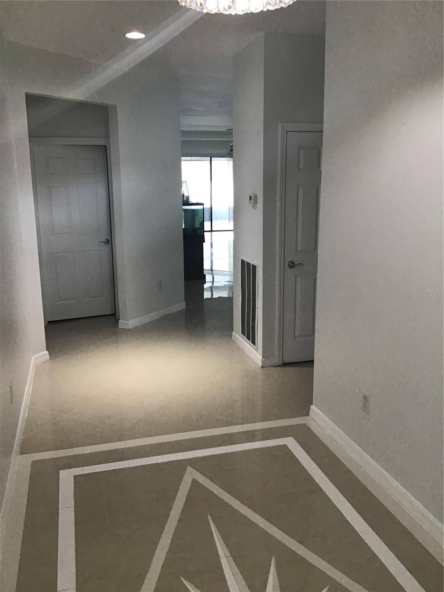 2211 LANDSIDE DR, Valrico, FL 33594