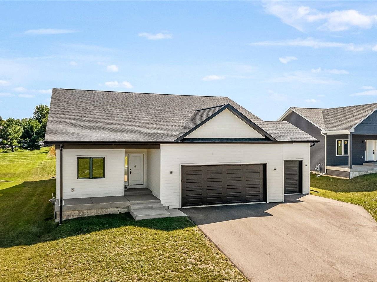 8557 Blue River RD, Rockford, IL 61107