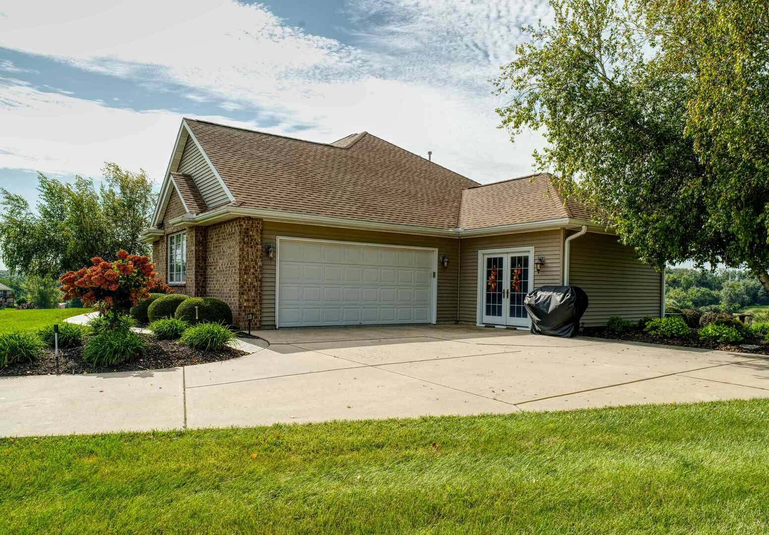 12890 Grandview DR, Morrison, IL 61270